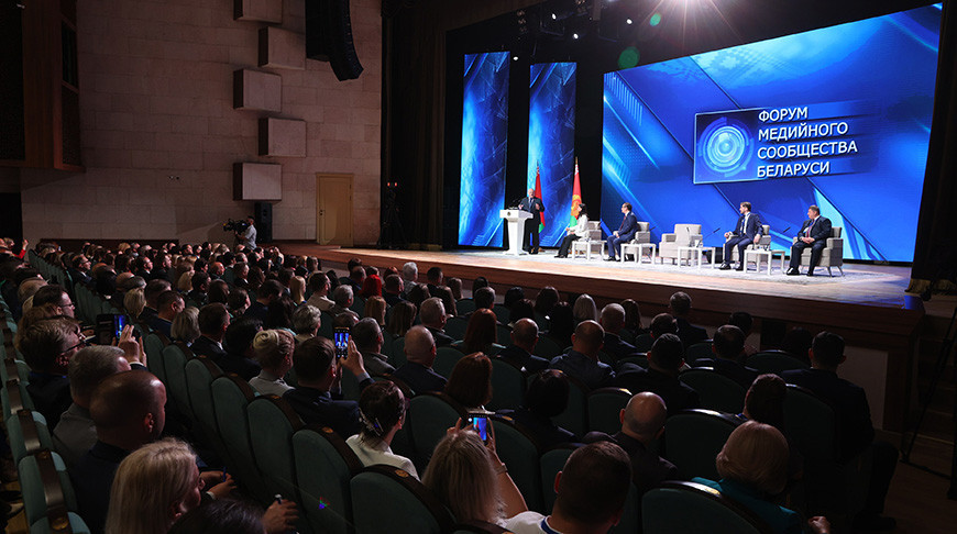 Лукашенко оценил успешность белорусских СМИ
