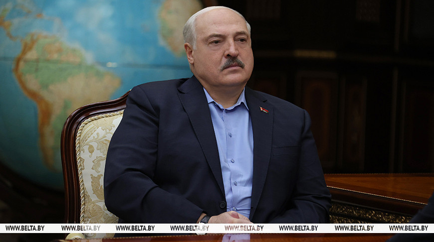 "Мы бы в несколько раз богаче были". Лукашенко привел в пример китайских рабочих