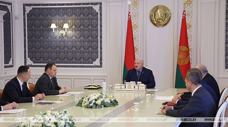 Лукашенко собрал совещание по вопросам функционирования банковского сектора