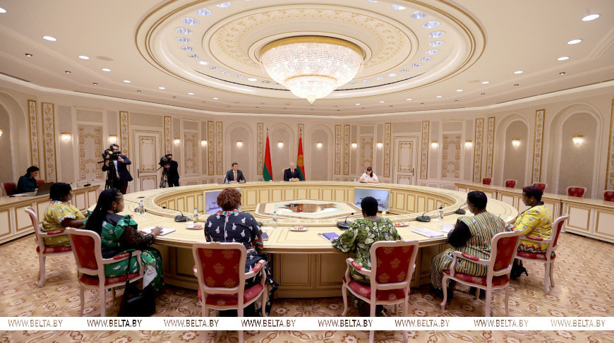 Первые леди и бизнес-круги с женским лицом. Подробности встреч Лукашенко с гостьями из Зимбабве и Нигерии