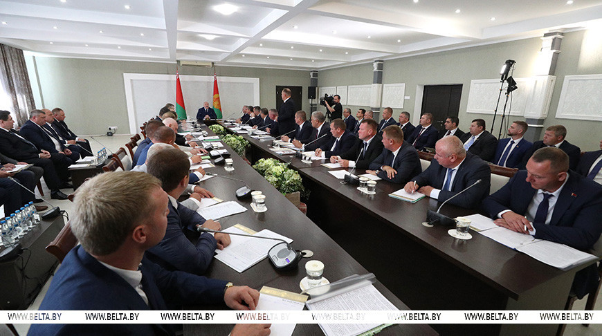 Лукашенко в Шклове: тема сегодняшнего дня - порядок и дальнейшее реформирование сельского хозяйства