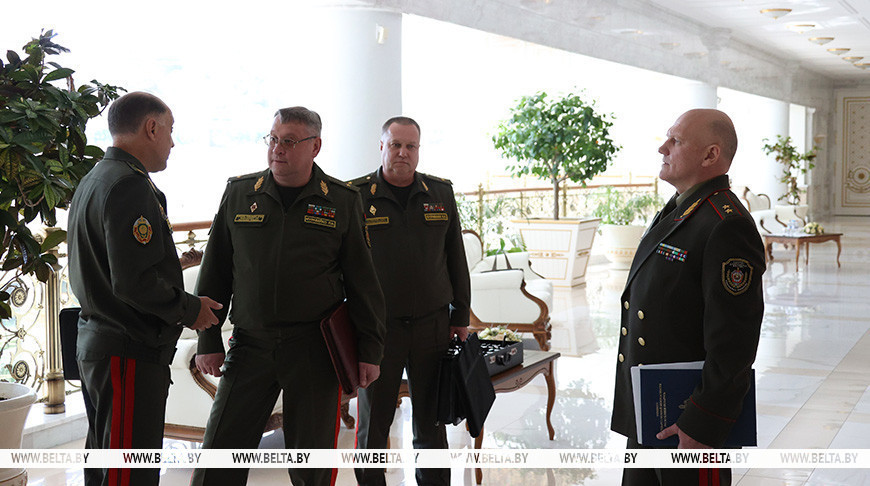 Лукашенко собрал совещание по вопросам военной безопасности