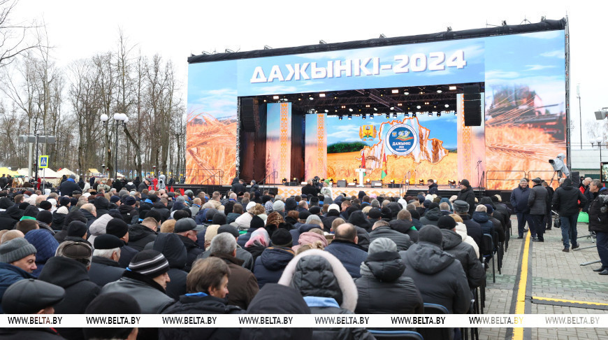 Лукашенко в Климовичах посещает праздник «Дажынкi»
