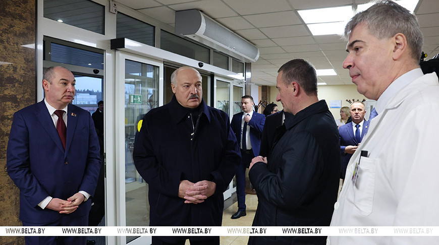 «Мы создали самую передовую больницу». Лукашенко в канун Нового года посетил детскую больницу под Минском