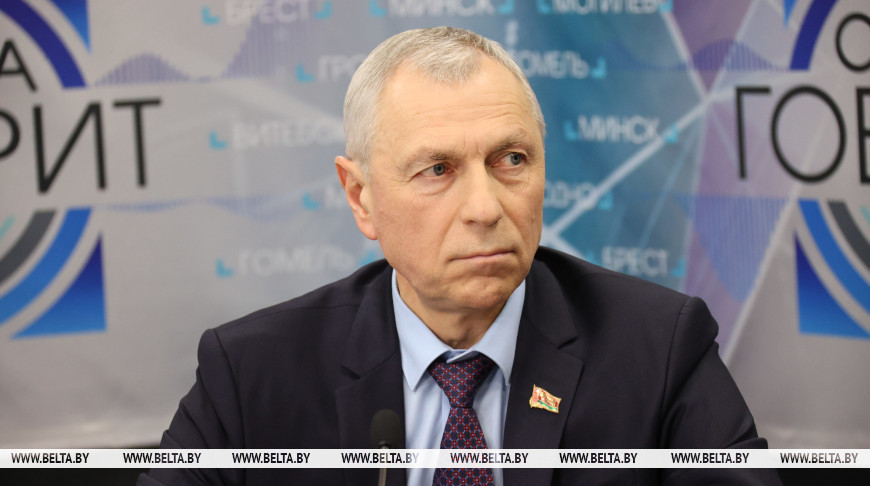 Люди разных возрастов и профессий. Мицкевич рассказал, как формируется состав ВНС