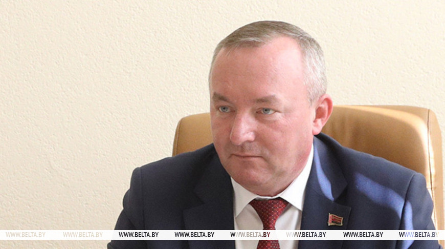 Ремонт дорог, работа транспорта. Мартынюк провел приемы граждан в Белыничском и Мстиславском районах