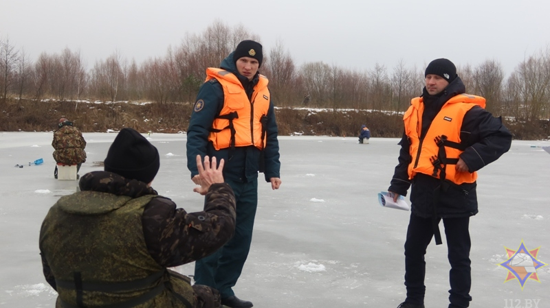 В Кричевском районе спасатели и представители ОСВОД провели рейд по зимним водоемам