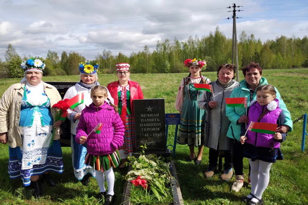 Артисты из Славгородского района выступают на селе с концертной программой «Беларусь – это мы!»