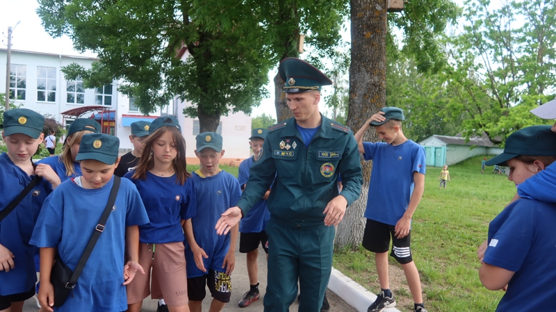 В пришкольном лагере «Летняя сказка» средней школы № 1 Кричева работает профильный отряд «Юный Спасатель»