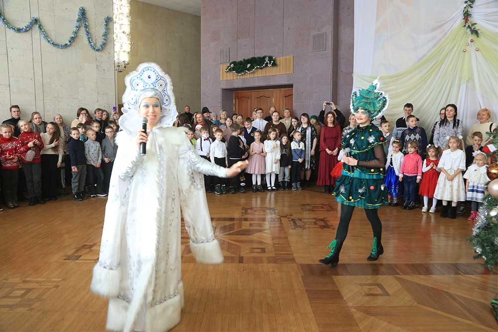 Для воспитанников воскресных школ Бобруйской епархии прошла Архиерейская Рождественская елка