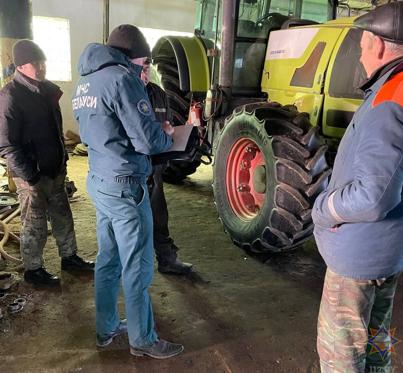 Профилактическую работу в период посевной проводят спасатели