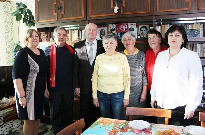 Коммунисты поздравили с 85-летним юбилеем старейшего партийца Кличевского района