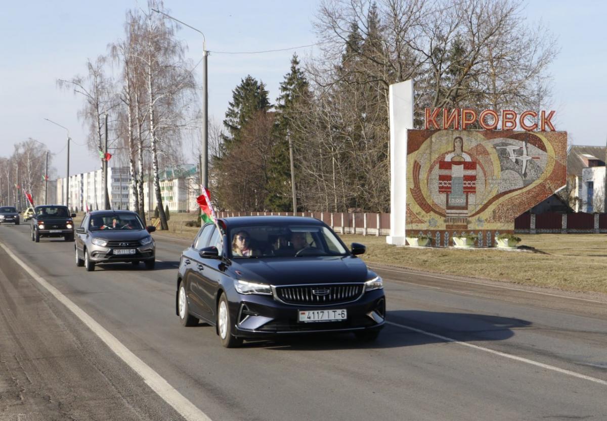 Автопробег прошел в Кировском районе 22 марта
