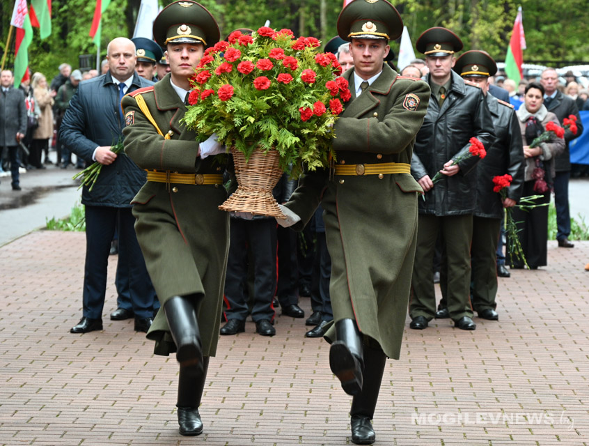 Митинг-реквием, посвященный 38-й годовщине аварии на Чернобыльской АЭС, прошел в Любуже у мемориального знака «Жертвам Чернобыля». Фото