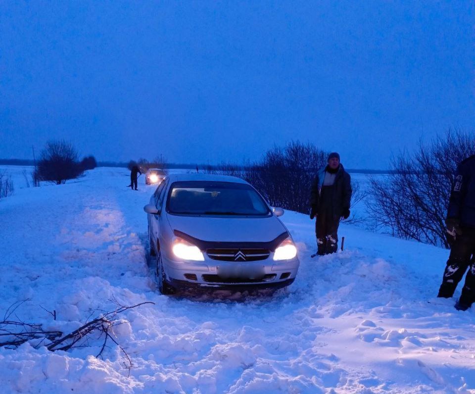 В Мстиславском районе спасатели оказывали помощь в буксировке транспорта