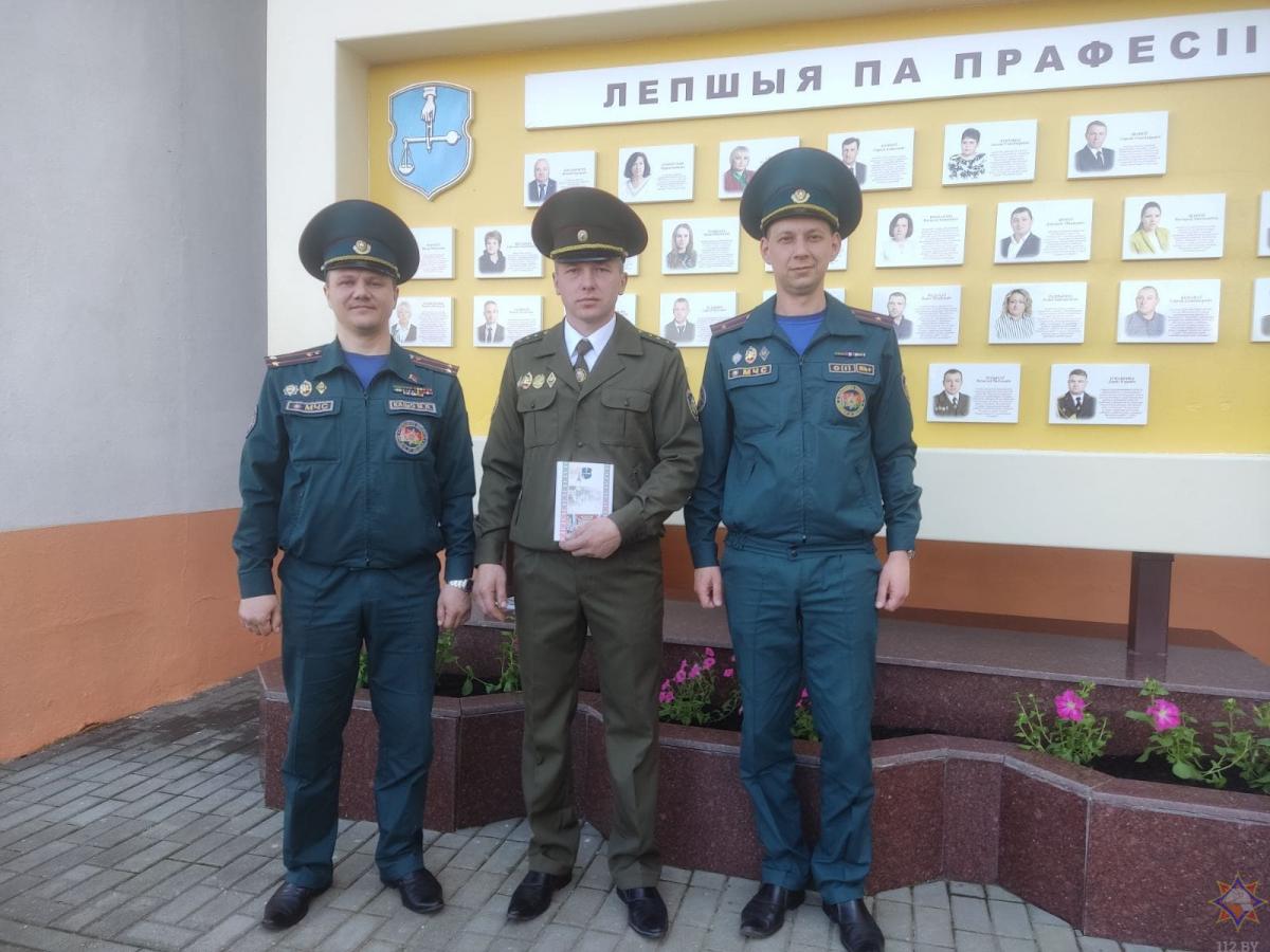 Шкловский спасатель занесен на районную доску почета