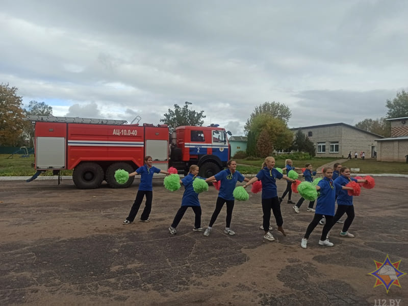 Юные спасатели Шклова провели флэшмоб