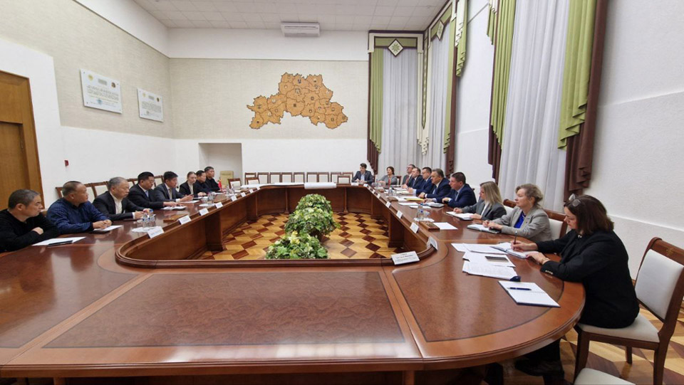 Сотрудничество в сфере сельского хозяйства обсудили с делегацией из Китая в облисполкоме