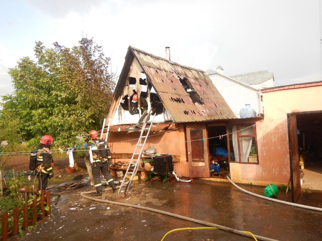 В Могилеве горела баня - уничтожена кровля