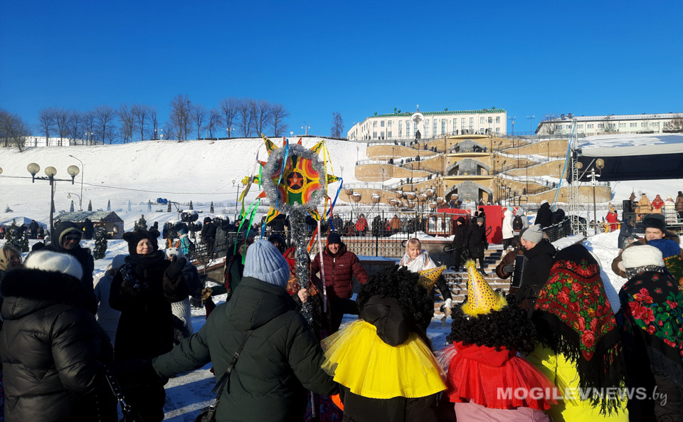Рождественские гуляния прошли в парке в Подниколье. Фото