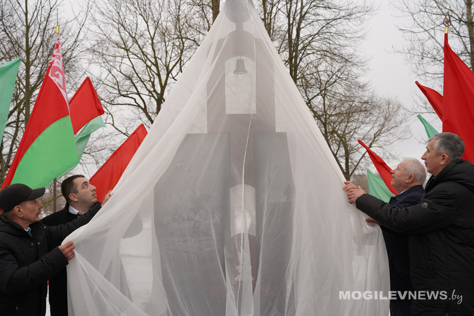 В Хотимске открыли монумент воинам-интернационалистам. Фото
