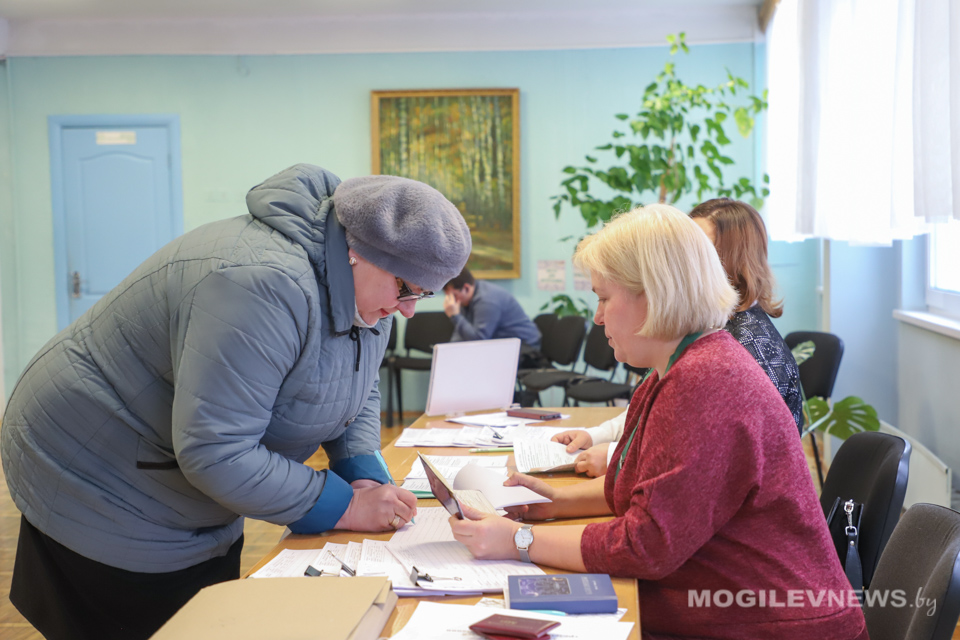 Могилевчане голосуют за уверенность в завтрашнем дне. Фото