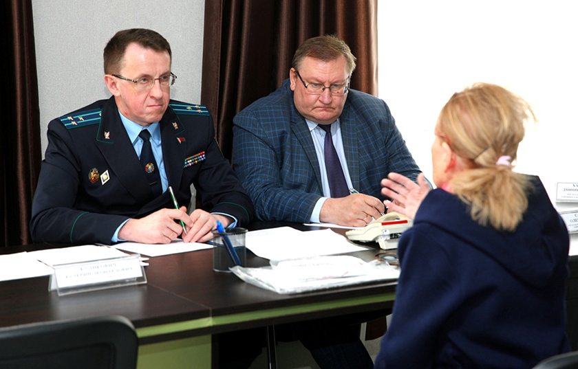 Прокурор Могилевской области Валерий Куликович совместно с председателем КГК региона Олегом Садовским провели прием граждан в Климовичах