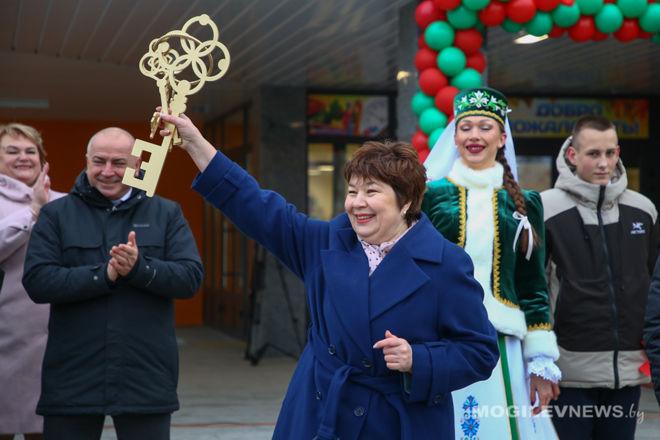 В Осиповичах распахнула двери новая школа. Фото