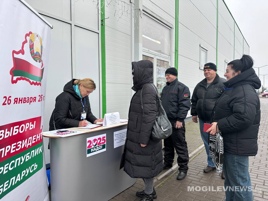В Могилеве продолжается сбор подписей в поддержку выдвижения Александра Лукашенко кандидатом в Президенты Республики Беларусь