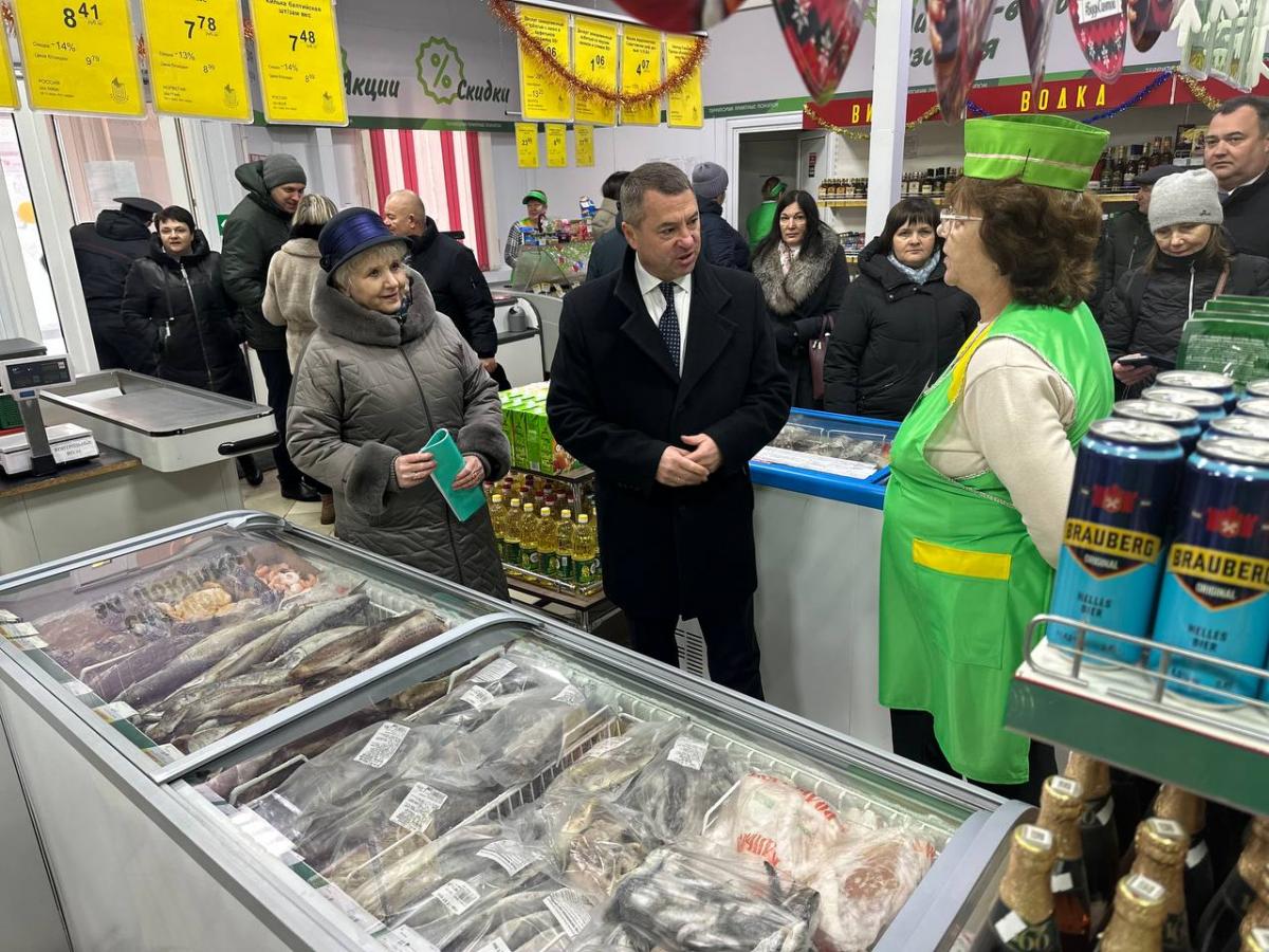 Сенатор провел мониторинг цен в агрогородке Рязанцы Мстиславского района