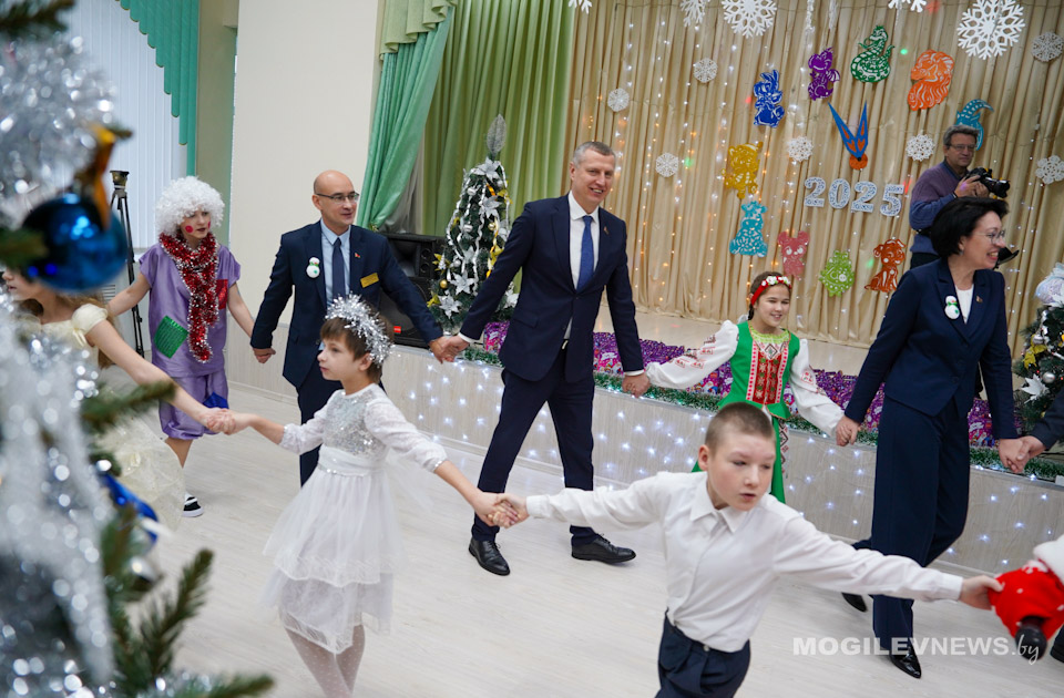 Акция «Наши дети»: Глава Администрации Президента Дмитрий Крутой посетил Белыничскую специальную школу-интернат. Фото