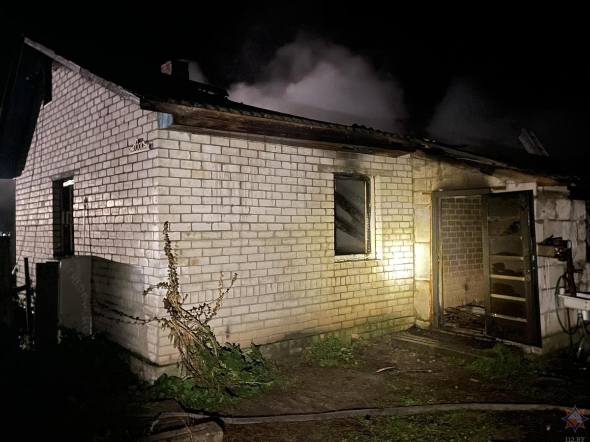 В Белыничском районе местные жители спасли мужчину из горящего дома