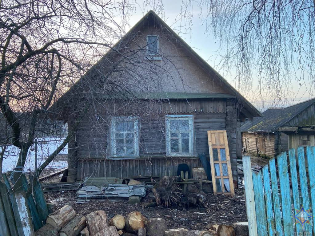 В Горках мужчина спас соседа из горящего дома