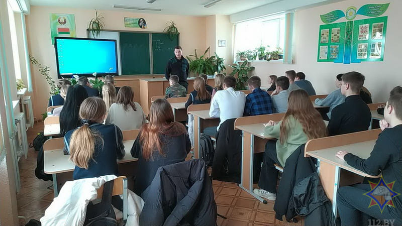 Как вести себя во время пожара и не растеряться в экстремальной ситуации рассказали школьникам в Круглянском районе