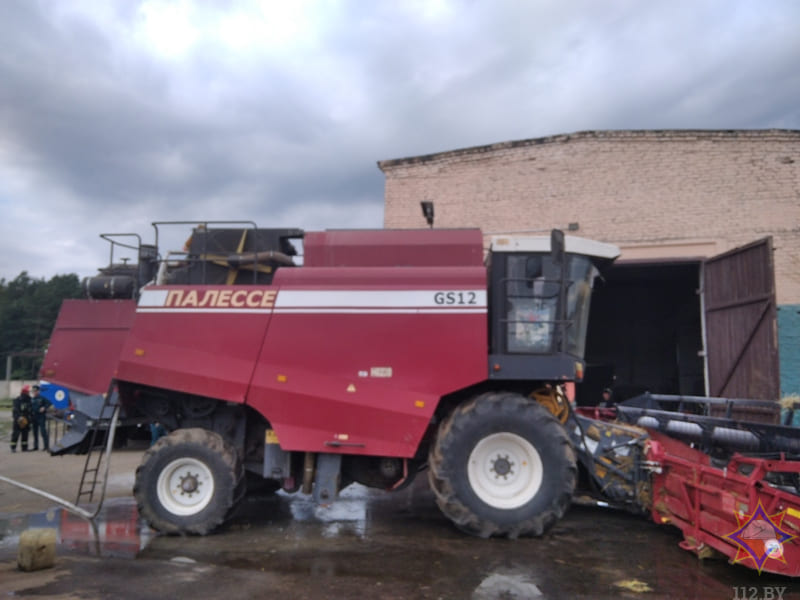 В Глусском районе горел зерноуборочный комбайн