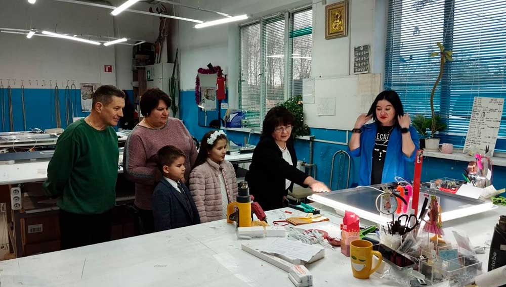 Акция для многодетных семей «Знакомимся с производством белорусских товаров» проходит в Бобруйске