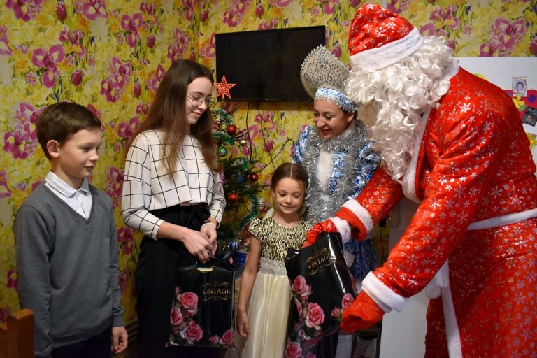 Подарки многодетной семье вручили в Бобруйском районе