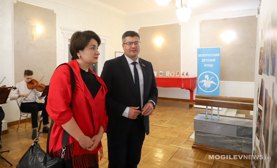 Подведены итоги благотворительного марафона «Согреем детские сердца». Фото