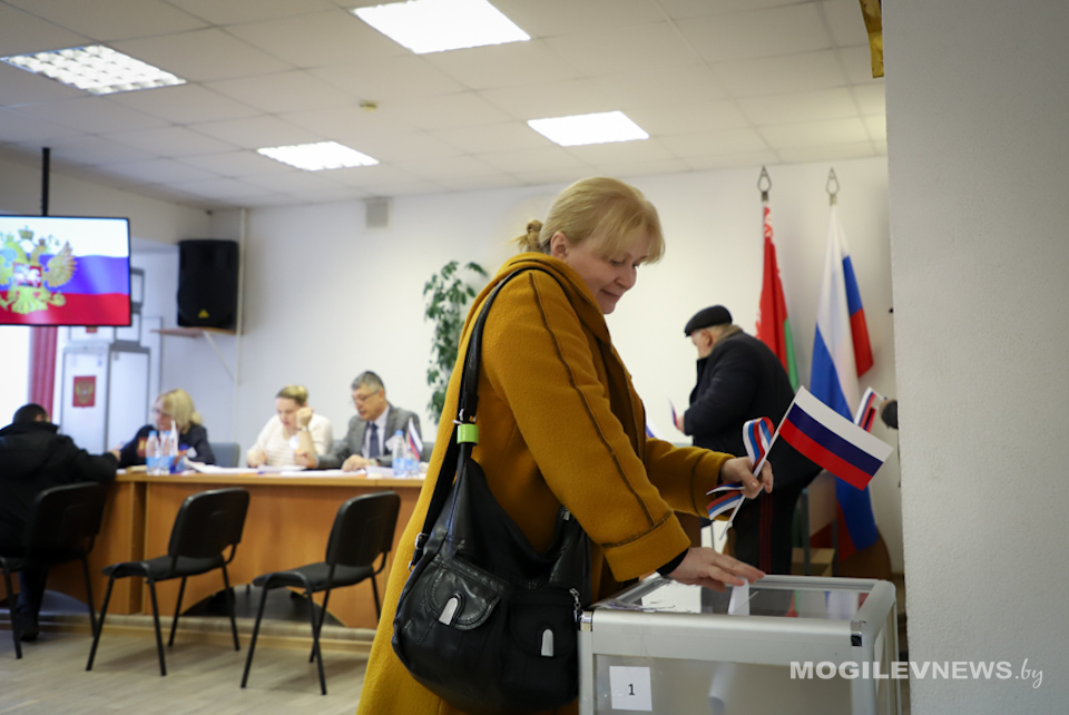 В числе избирателей, пришедших на участок для голосования на выборах Президента России, и Людмила Борисенко.