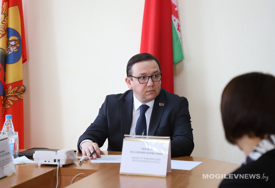 Министр информации Республики Беларусь Владимир Перцов провел личный прием граждан в Круглянском райисполкоме. Фото