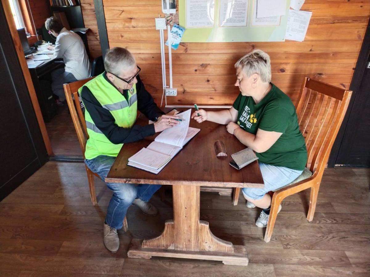 Профсоюз проверил условия труда студотряда в Чаусском районе