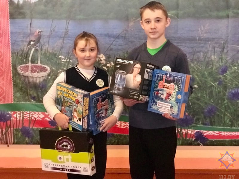 Ученики школы из Кличевского района получили подарки от журнала "Юный спасатель"