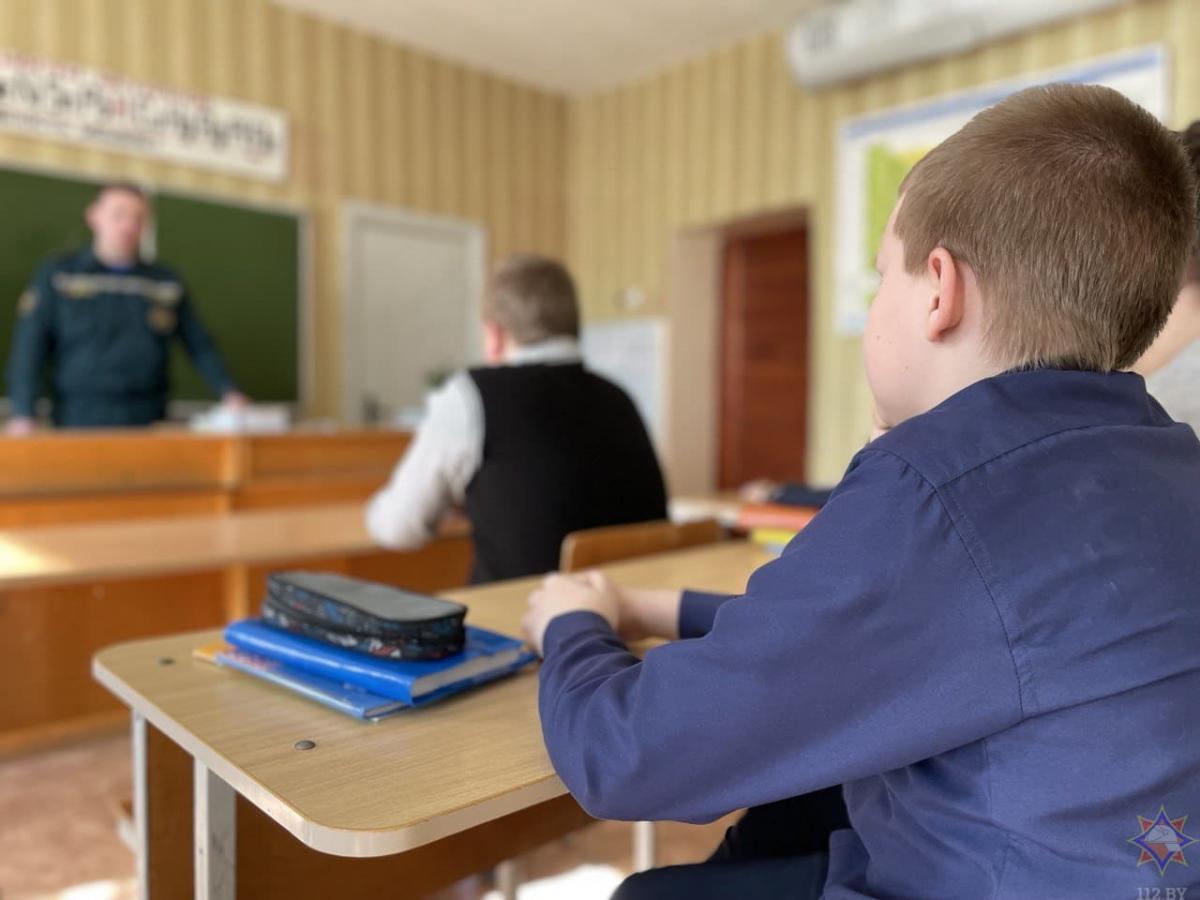 Спасатели Дрибинщины провели с учащимися тренинги по пожарной безопасности
