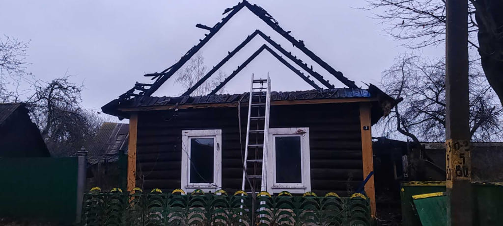 Пожар в Кировском районе оставил пенсионера без крыши над головой