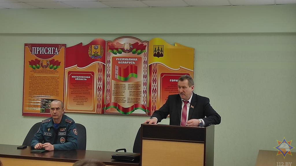 Сенатор Валерий Полищук встретился с личным составом Горецкого РОЧС