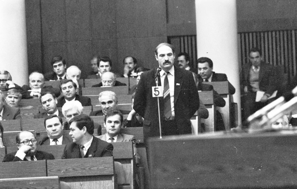 30 лет институту президентства. Борец с коррупцией