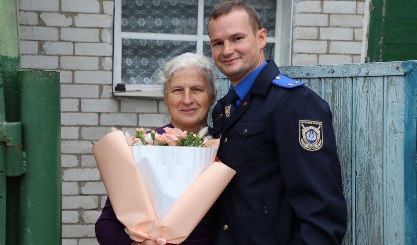 Могилевские следователи поздравили своих педагогов с Днем учителя