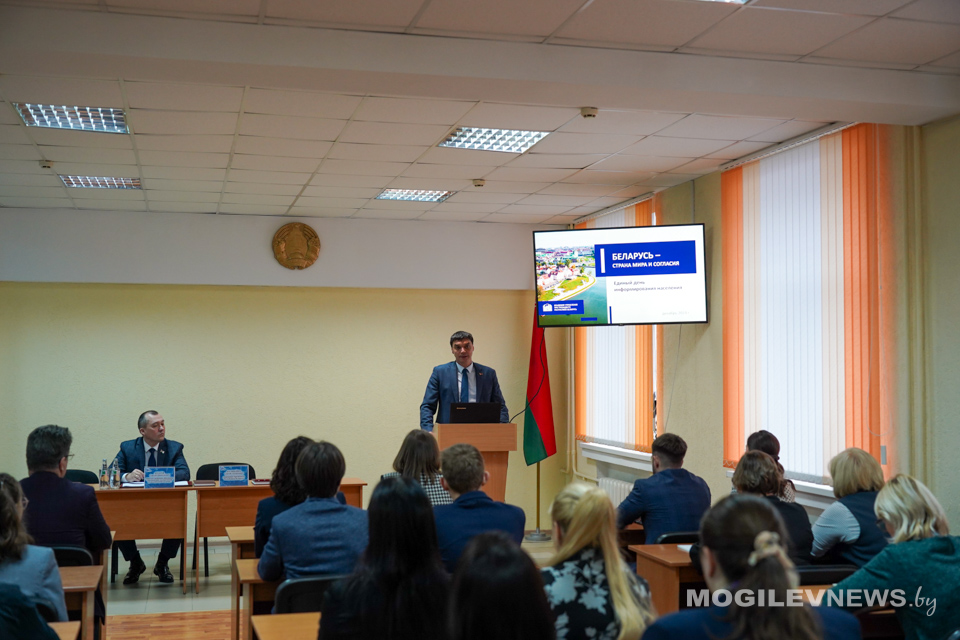 Помощник Президента - инспектор по Могилевской области Сергей Наливайко встретился с коллективом политехнического колледжа. Фото