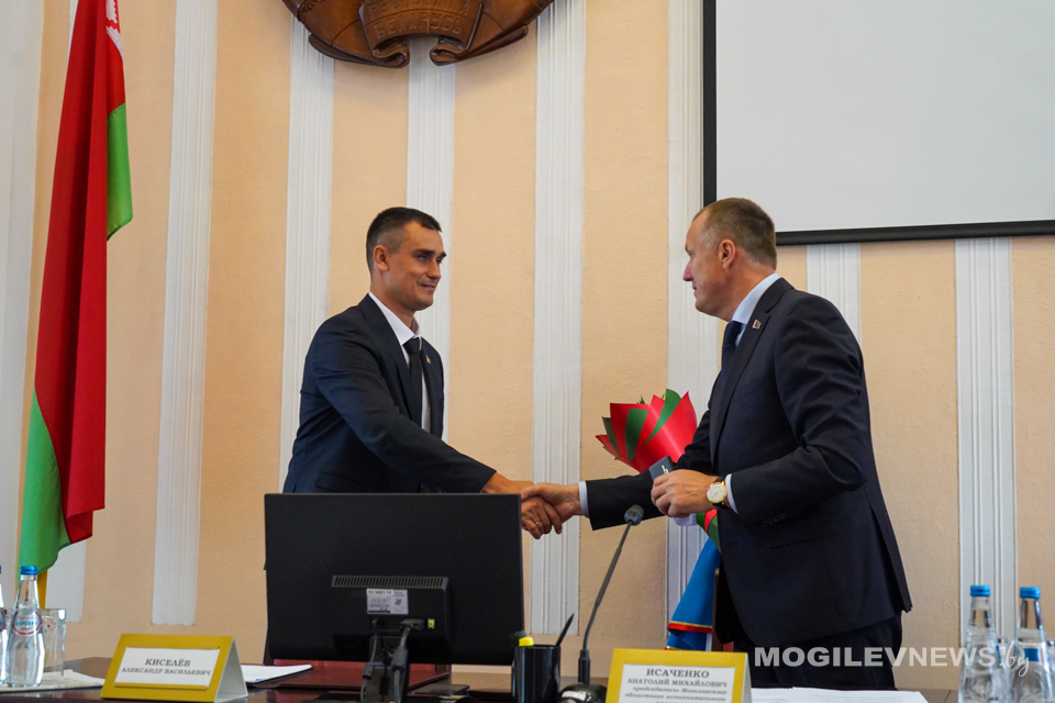 Председатель Могилевского облисполкома Анатолий Исаченко представил нового руководителя Быховского райисполкома. Фото