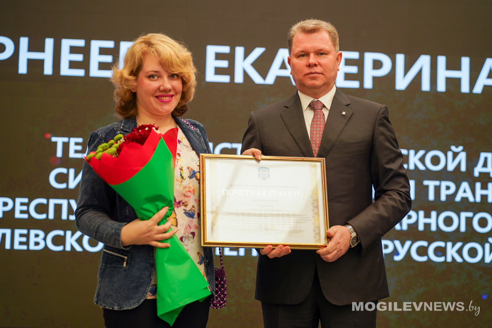 Торжественная церемония награждения представителей трудовых коллективов по итогам социально-экономического развития Ленинского района прошла в Могилеве. Фото